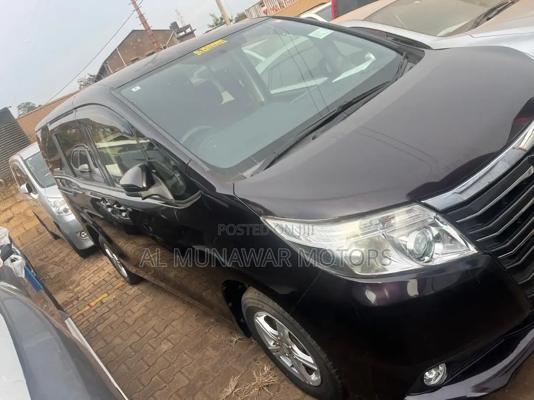 Toyota Noah 2.0 AWD (8 Seater) 2014 Maroon