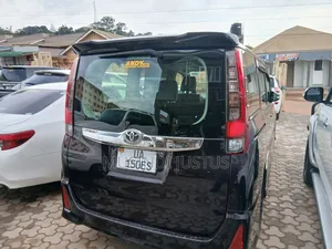 Toyota Noah 2014 Maroon
