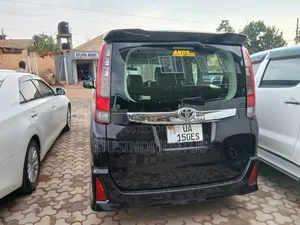 Toyota Noah 2014 Maroon