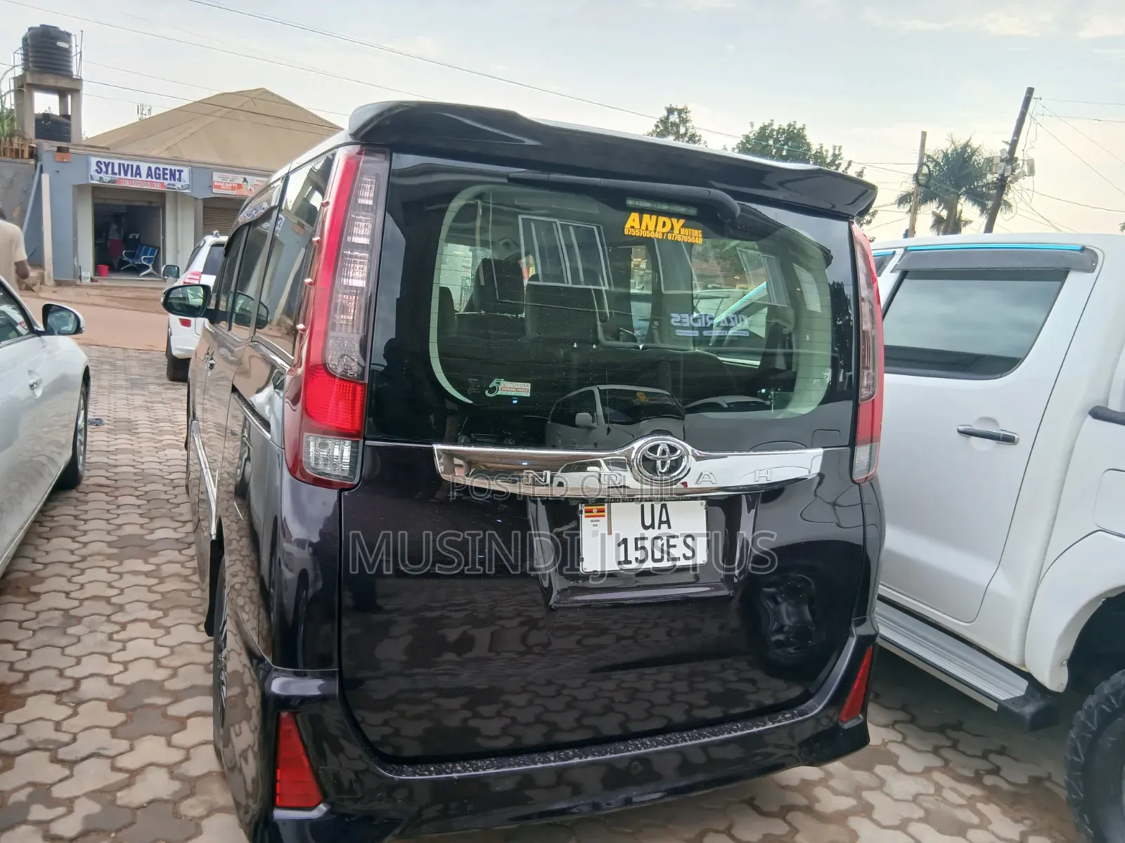 Toyota Noah 2014 Maroon