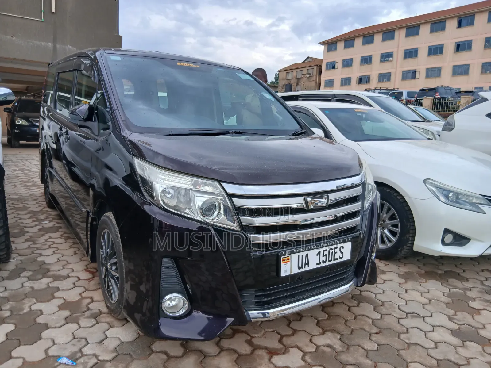 Toyota Noah 2014 Maroon