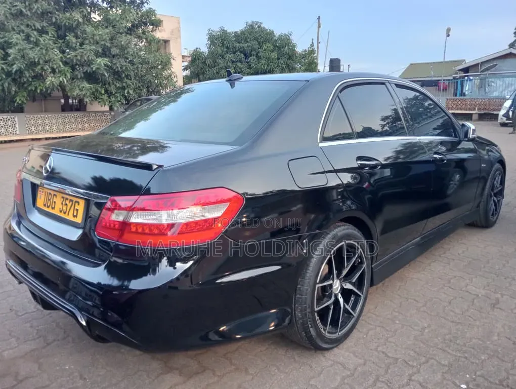 Mercedes-Benz 200E 2010 Black