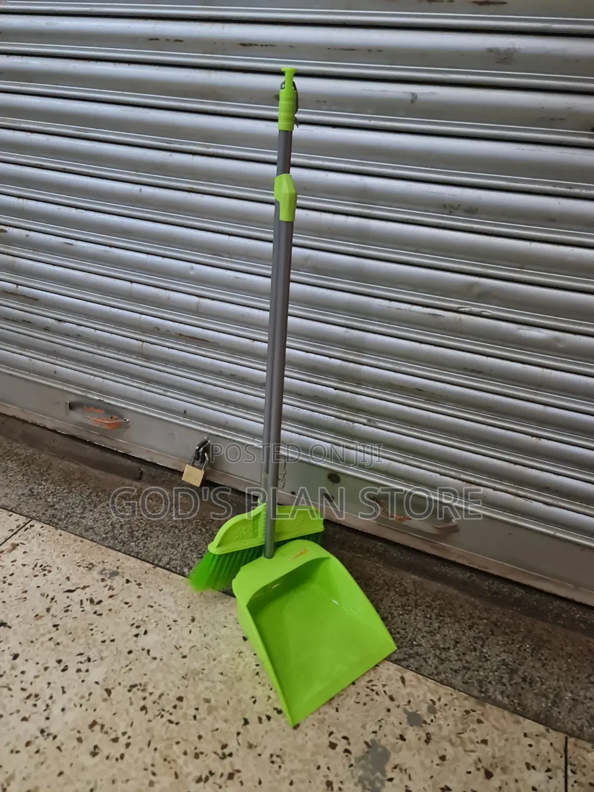 3m Brite Comb of Plastic Dust Pan and Broom