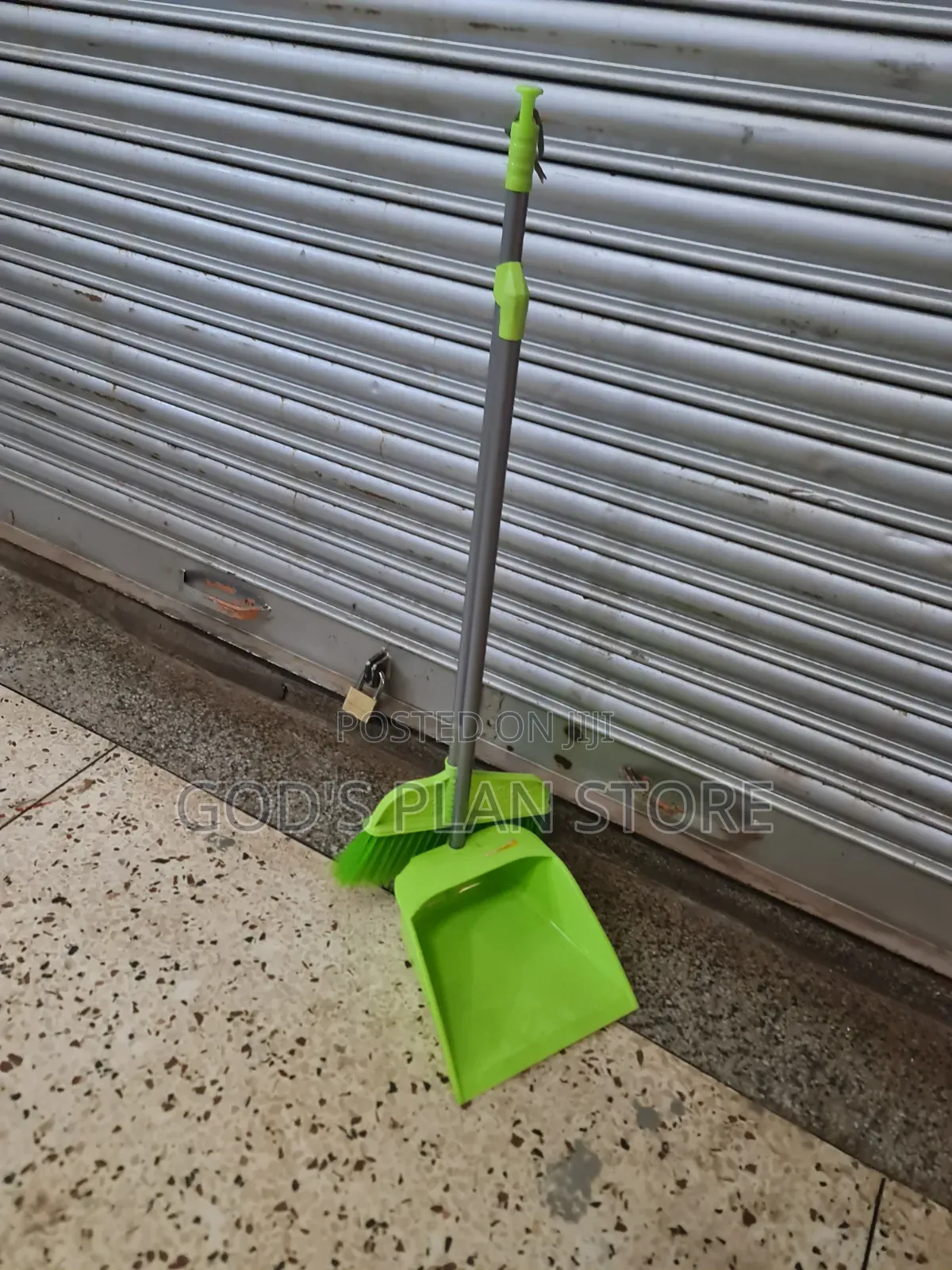3m Brite Comb of Plastic Dust Pan and Broom