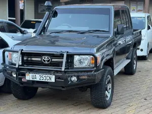 Toyota Land Cruiser 2019 Blue