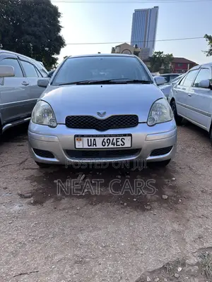 Toyota Vitz 1999 Silver