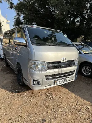 Toyota HiAce 2011 Silver