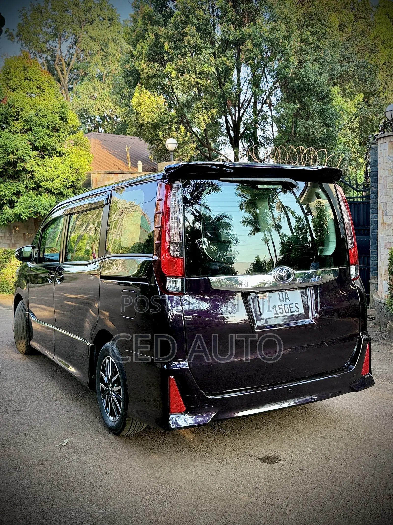 Toyota Noah 2016 Maroon