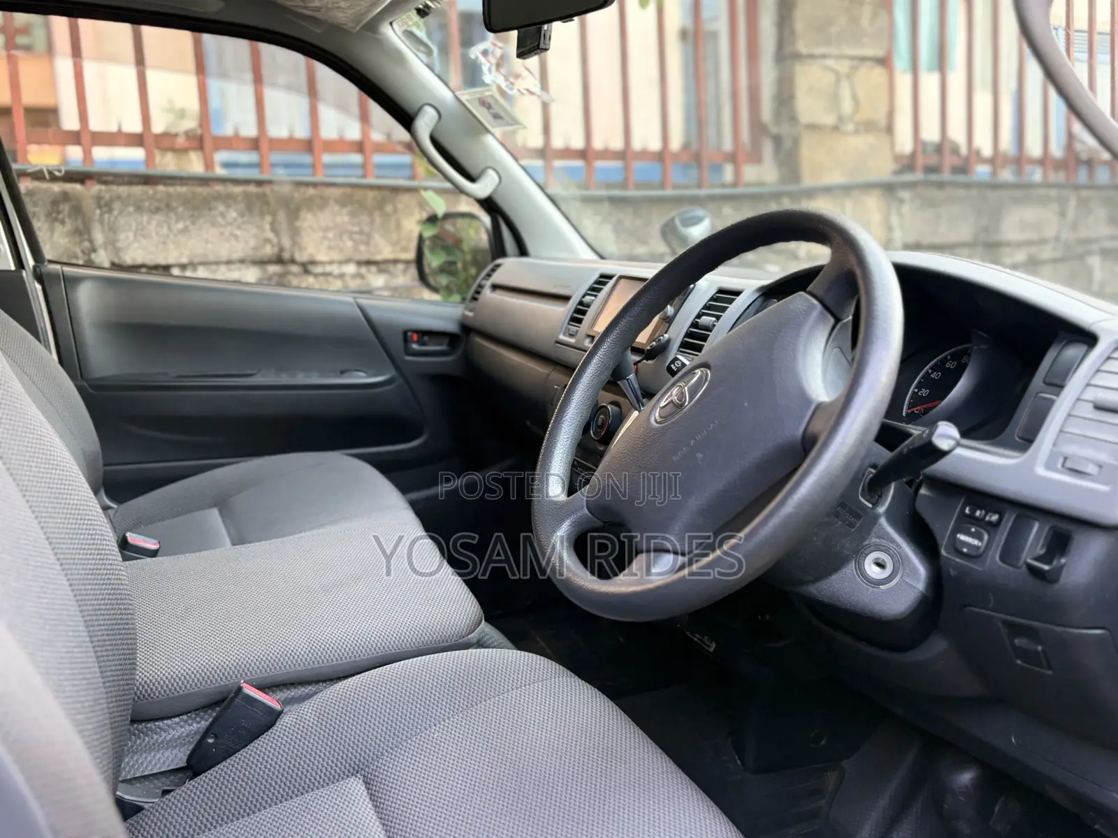 Toyota HiAce 2013 Silver