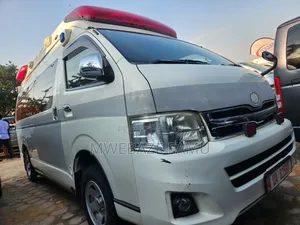 Toyota Grand HiAce 2010 White