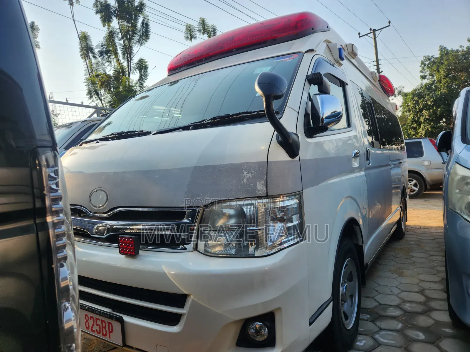 Toyota Grand HiAce 2010 White