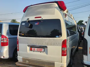 Toyota Grand HiAce 2010 White