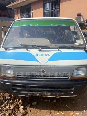 Toyota HiAce 2012 White