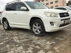 Toyota RAV4 2010 White