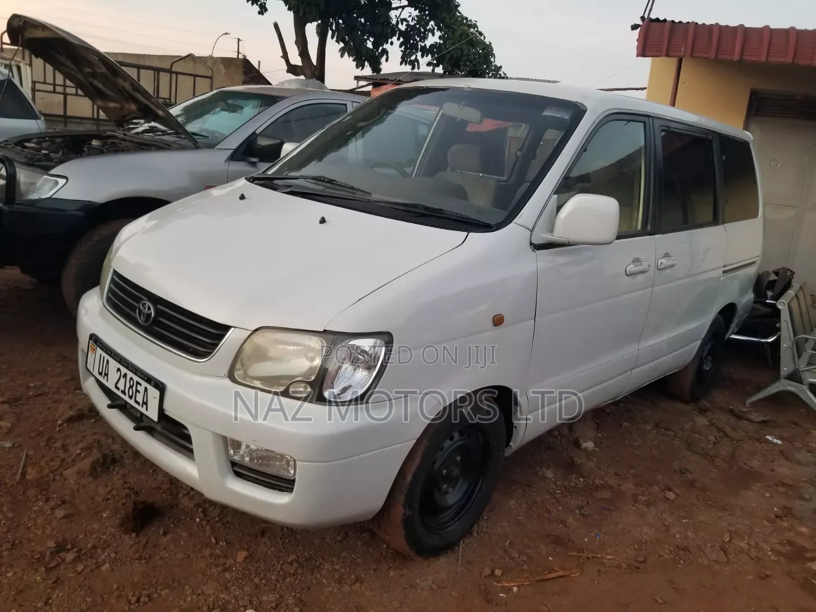 Toyota Noah 2001 White