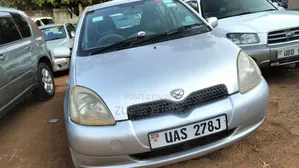 Toyota Vitz 2004 Silver