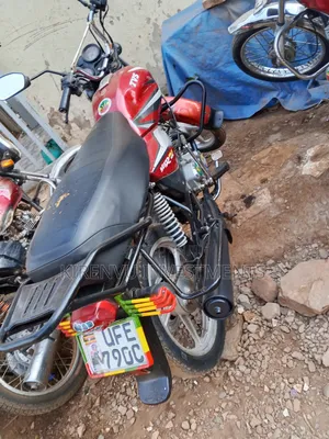 TVS HLX 125 2022 Red