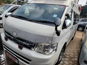 Toyota HiAce 2013 White