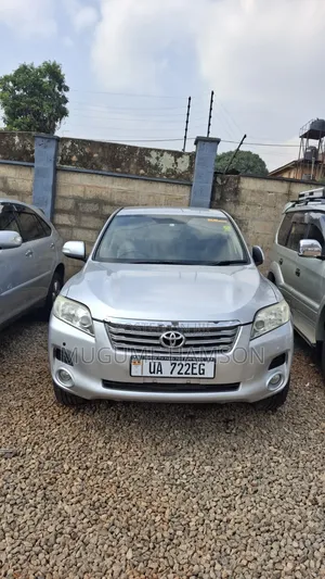 Toyota Vanguard 2011 Silver