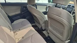 Toyota Vanguard 2011 Silver