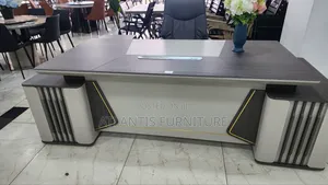 Executive Workers Desk With Chair