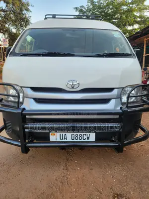 Toyota HiAce 2019 White