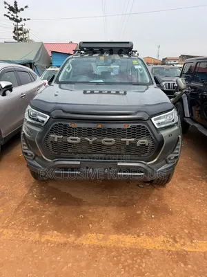 Toyota Hilux 2022 Gray