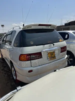 Toyota Ipsum 2004 White