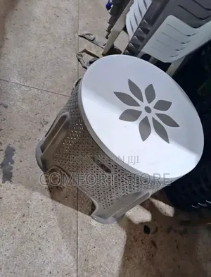 Round Shaped Center or Coffee Table