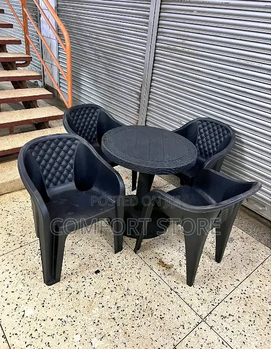 Round Table With Big Sofa Chairs in Black Plastic Table With 4 Chairs