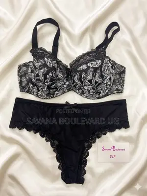 Savana 32d Black and White Bra Set