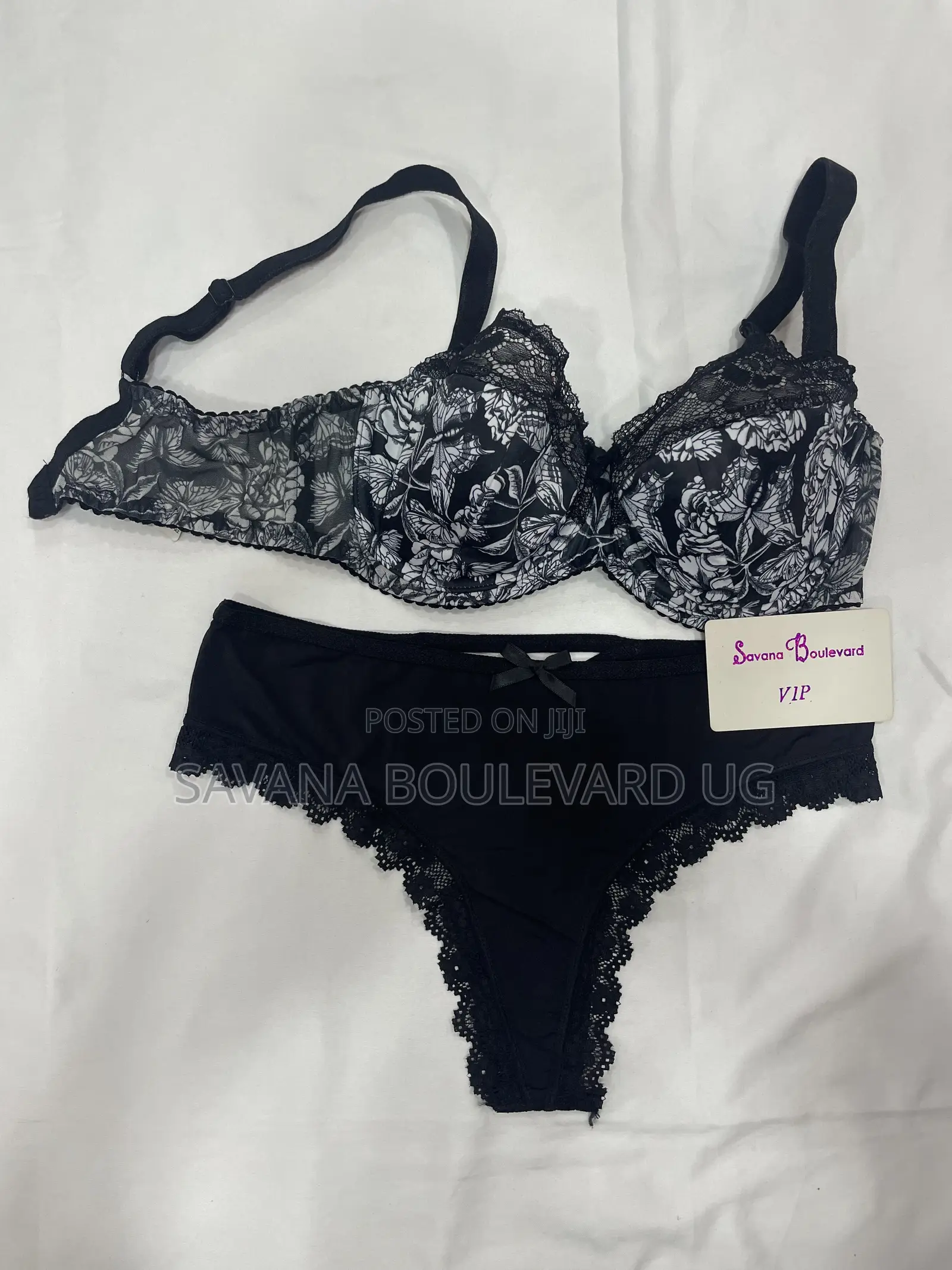 Savana 32d Black and White Bra Set