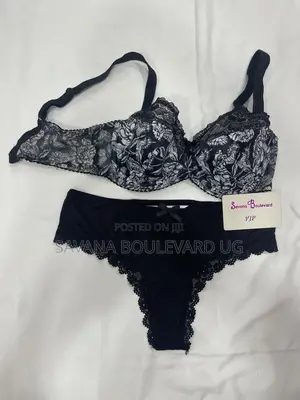 Savana 32d Black and White Bra Set