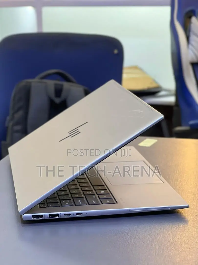 New Laptop HP ZBook Firefly 14 G10 32GB Intel Core i7 SSD 1T