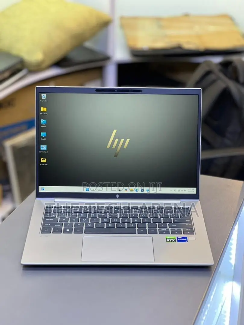 New Laptop HP ZBook Firefly 14 G10 32GB Intel Core i7 SSD 1T