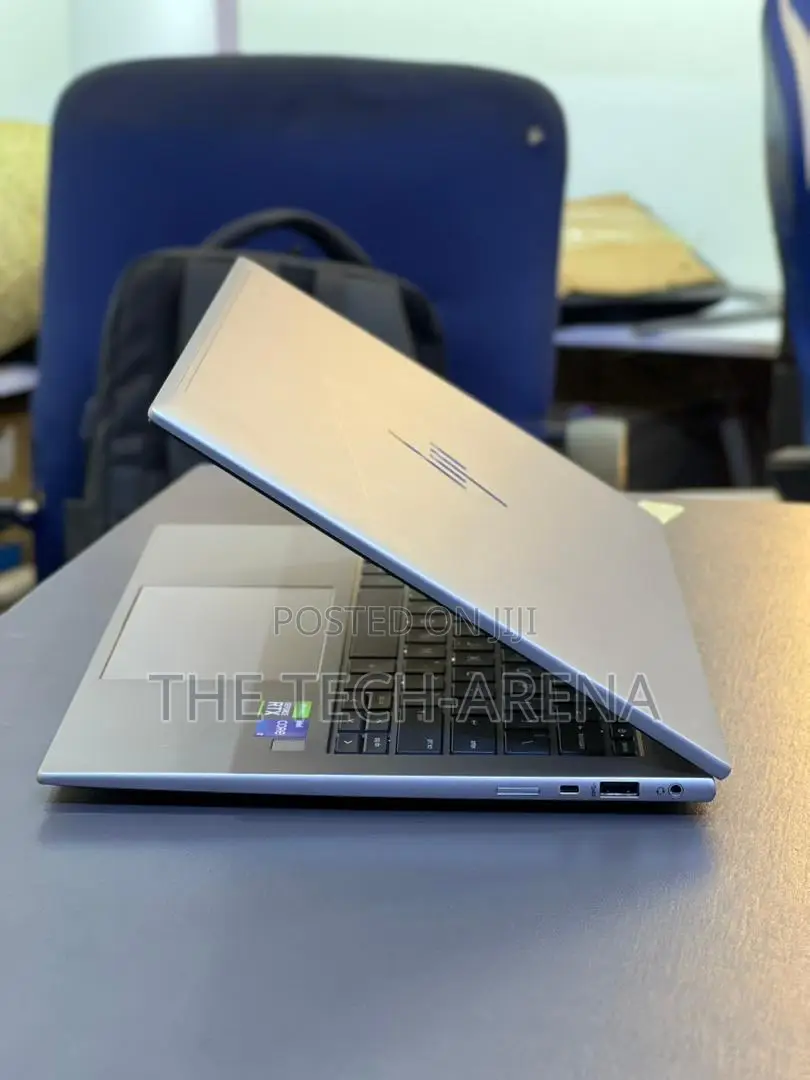New Laptop HP ZBook Firefly 14 G10 32GB Intel Core i7 SSD 1T