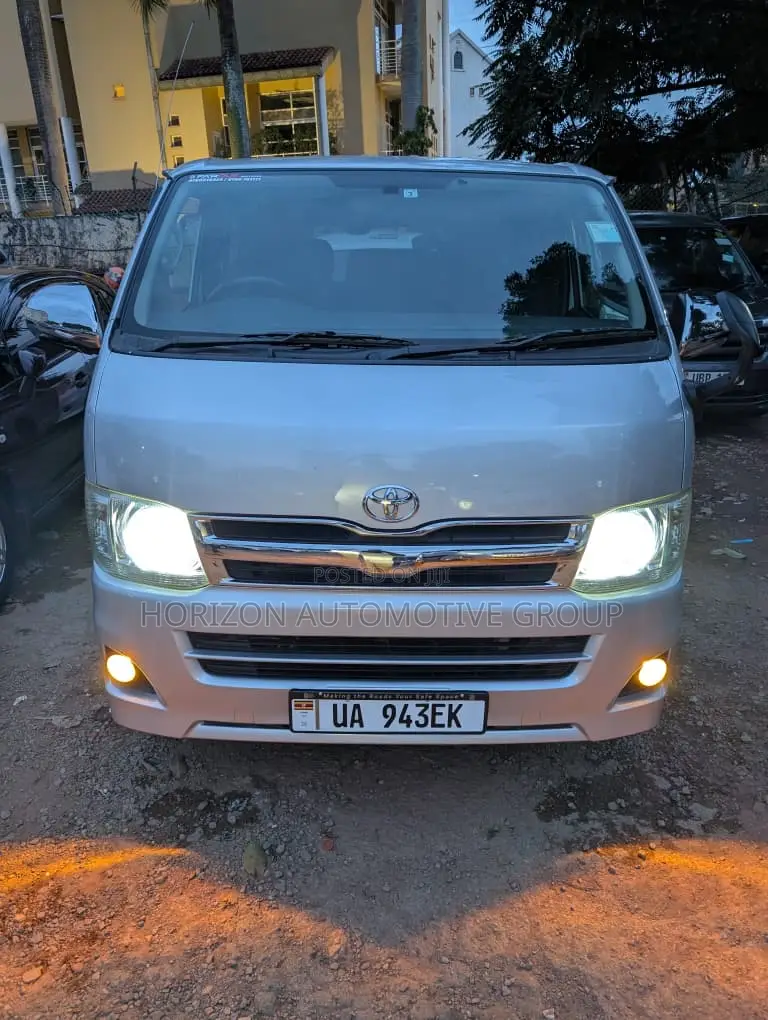 Toyota HiAce 2011 Silver
