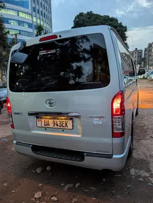 Toyota HiAce 2011 Silver