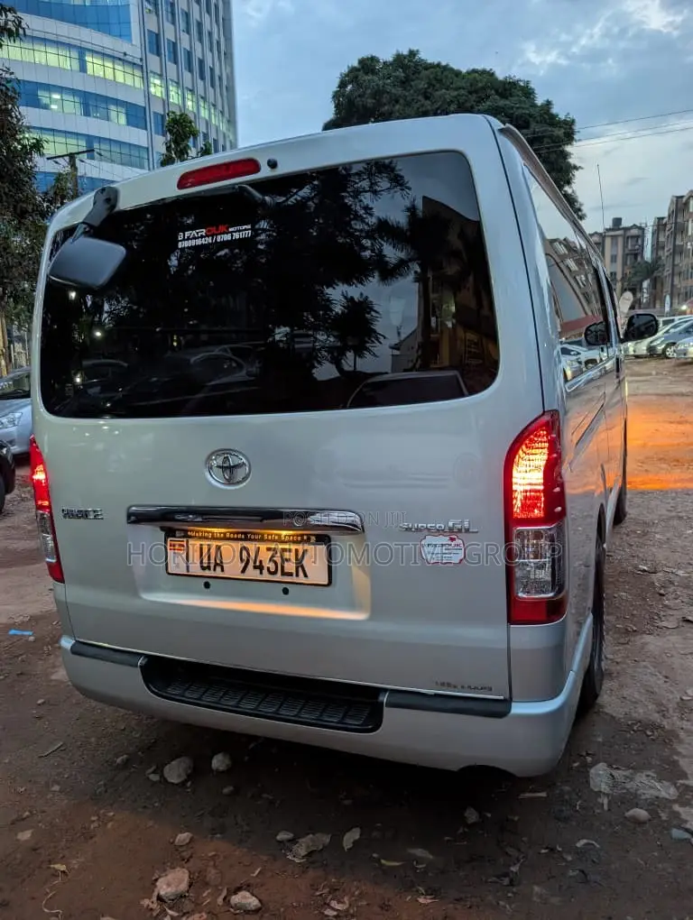 Toyota HiAce 2011 Silver