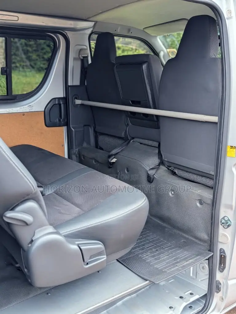 Toyota HiAce 2011 Silver