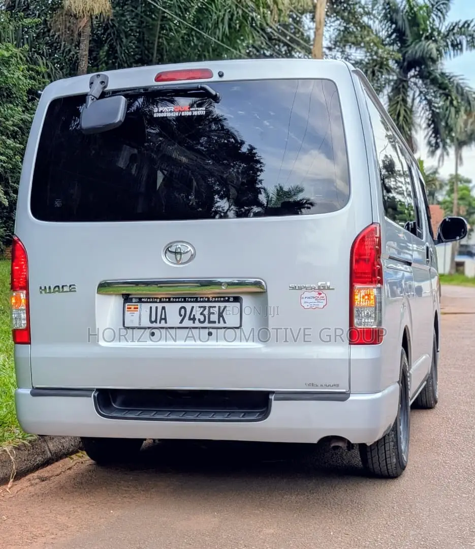Toyota HiAce 2011 Silver