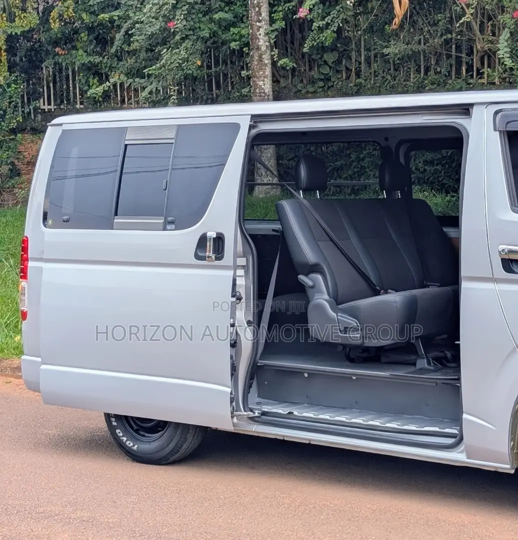 Toyota HiAce 2011 Silver