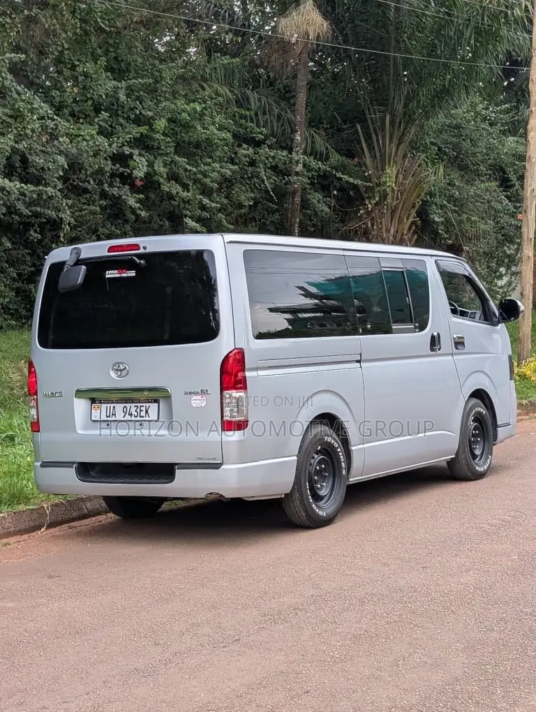 Toyota HiAce 2011 Silver