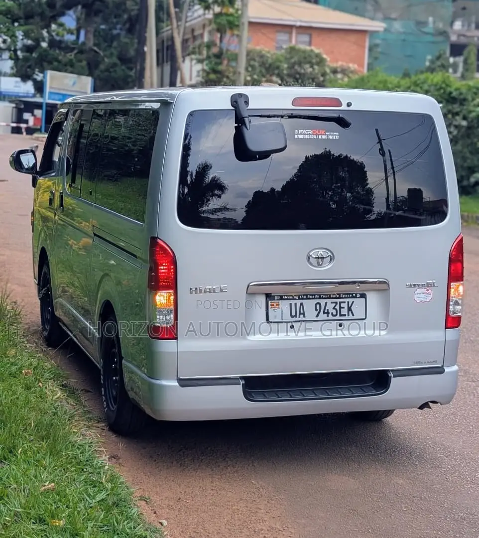 Toyota HiAce 2011 Silver