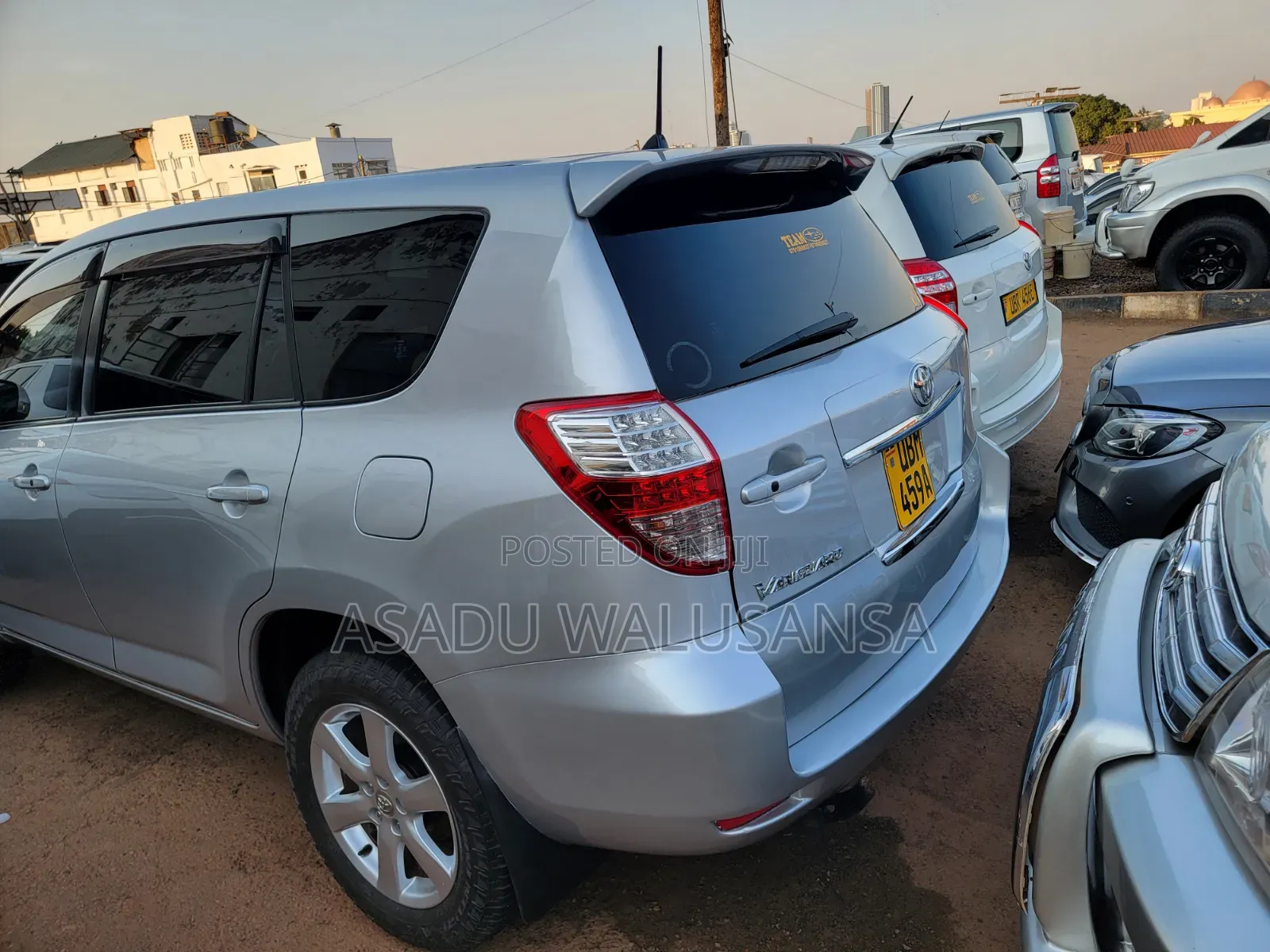 Toyota Vanguard 2011 Silver