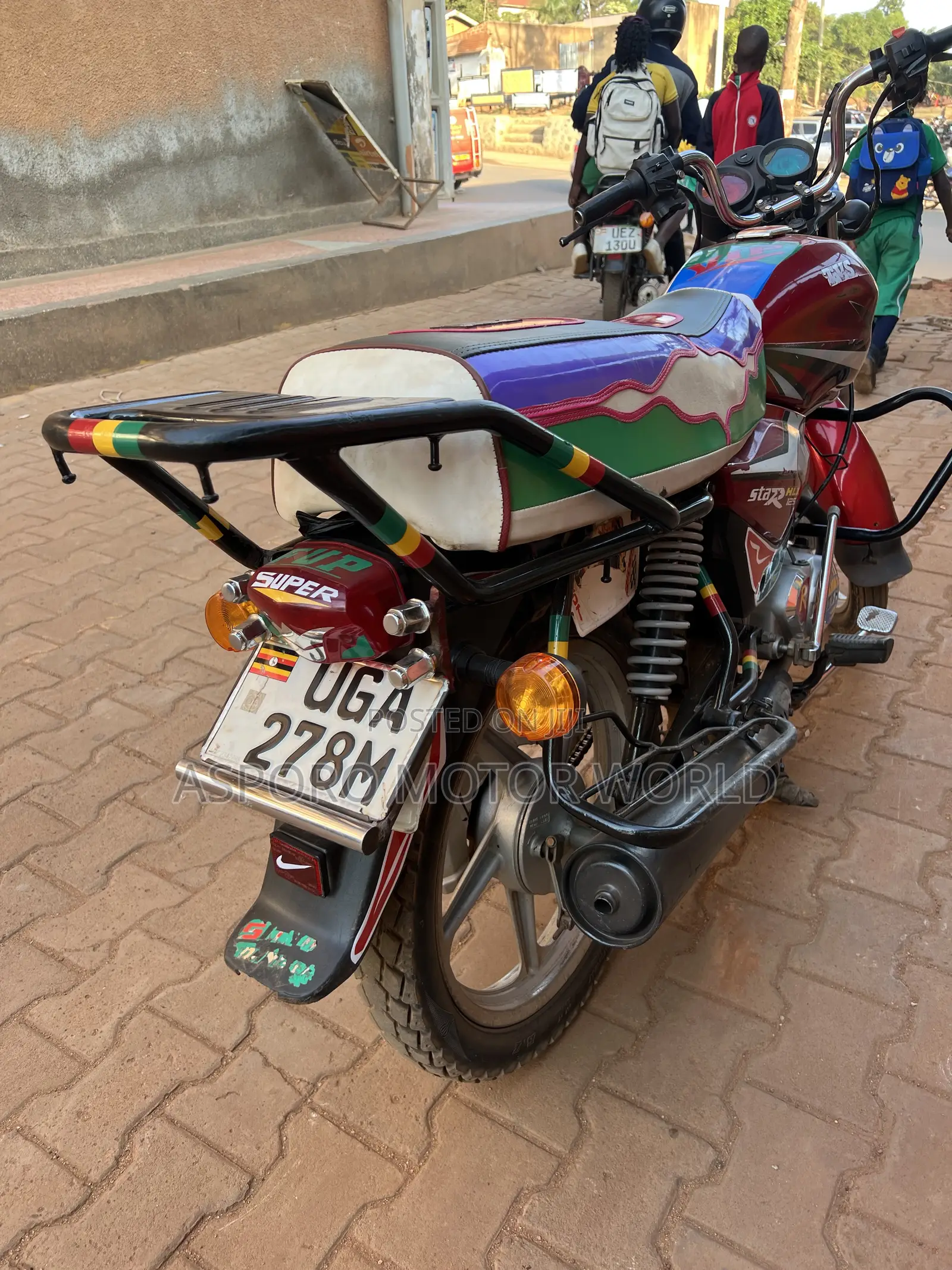 TVS HLX 125 2024 Red