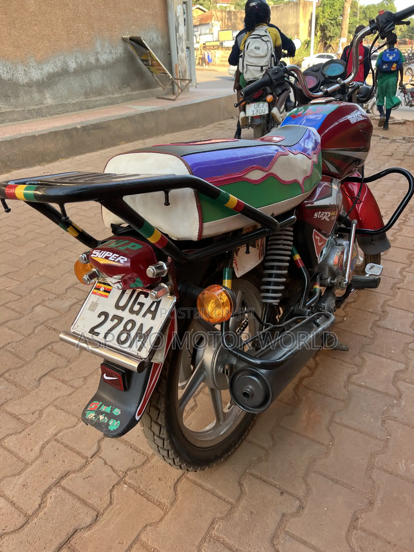 TVS HLX 125 2024 Red