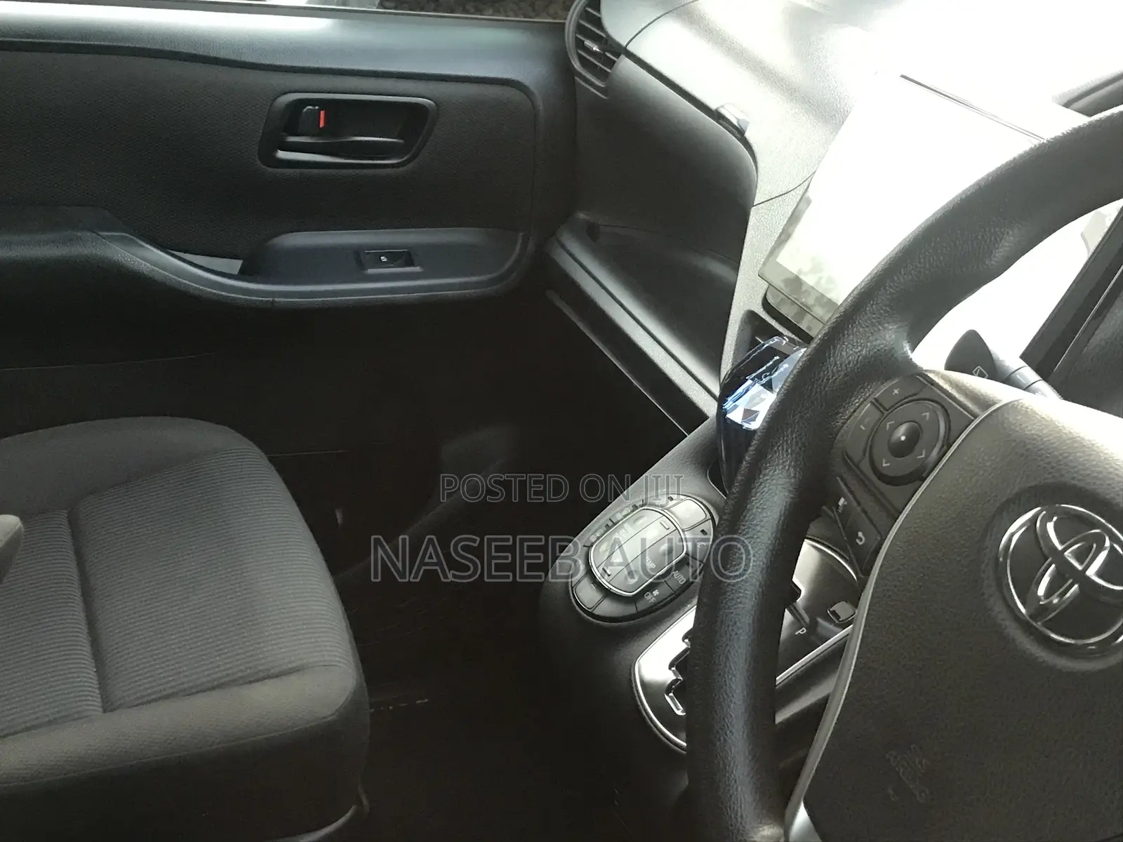 Toyota Noah 2016 Silver