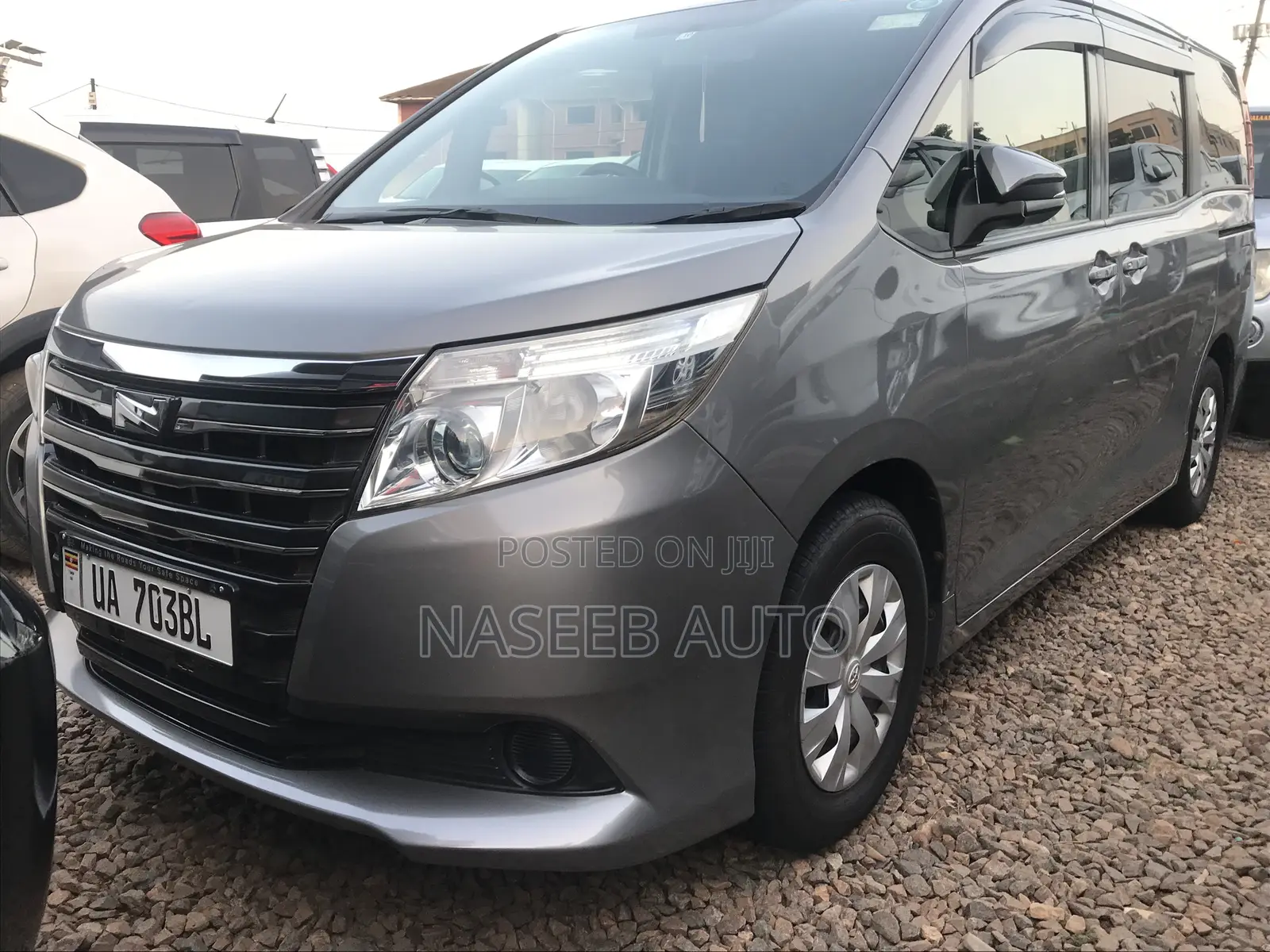 Toyota Noah 2016 Silver
