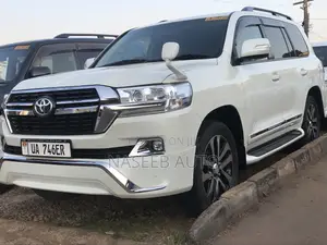 Toyota Land Cruiser Prado 2018 White